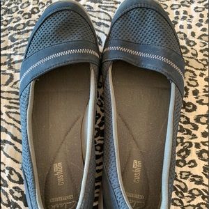 Practically new size 8 soft cushion navy Clark’s.